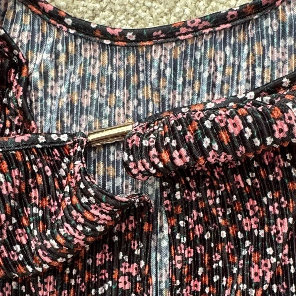Chic Long Sleeve Floral Dress in Black and Pink - Picture 3 of 5